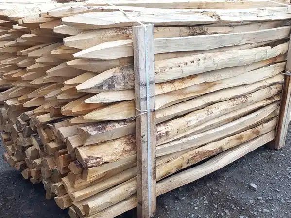 Tuteurs châtaignier fendus 6/8CM x 80M