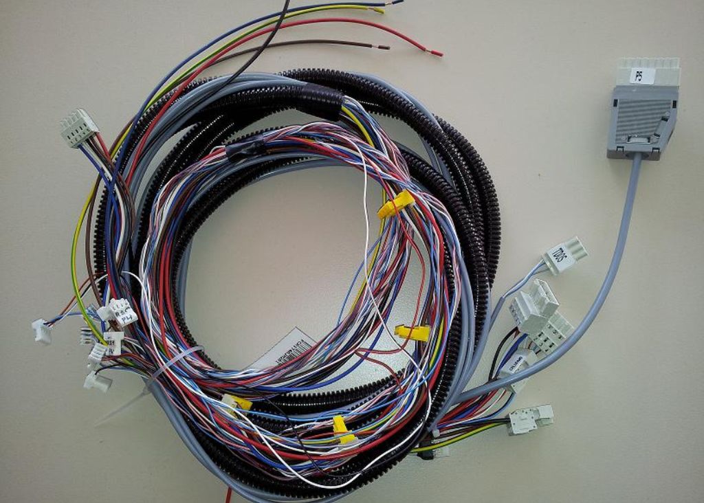 [48634403010] FAISCEAU DE CABLES