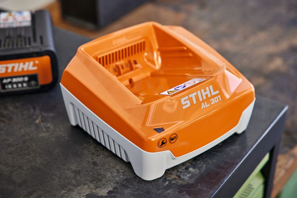 [EA094305500] Chargeur AL 301 230 V 300W